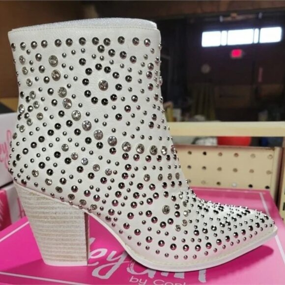 Hey Girl White Bling Line Dance Ankle Boots sz 9 - Picture 1 of 4